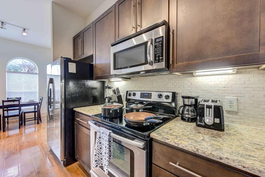 Cozy Apt Nrg Pool,Wi-Fi, Free Parking, Petsok! 休斯敦 外观 照片
